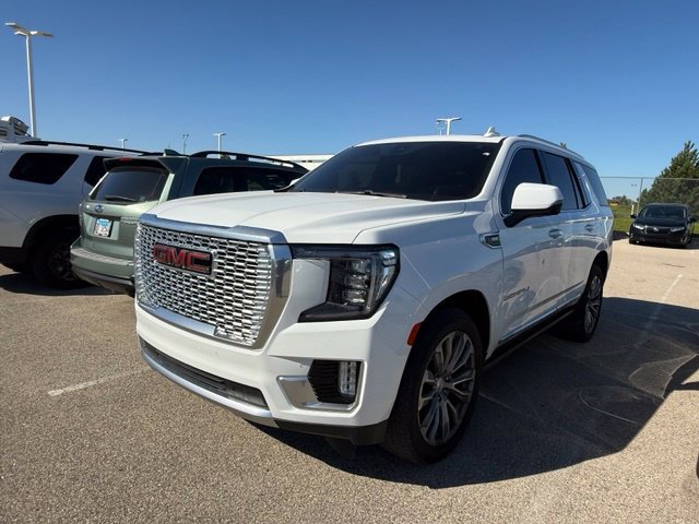 Used 2021 GMC Yukon Denali w/ Denali Premium Package AWD/4WD image 3