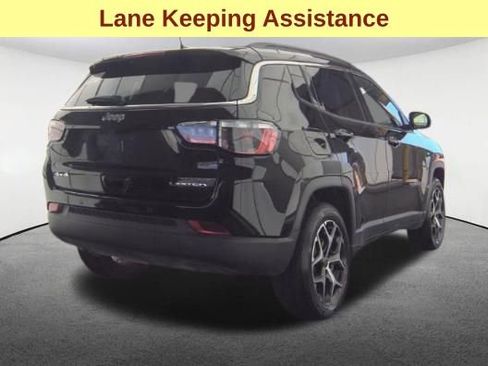 Used 2025 Jeep Compass Limited AWD/4WD image 5