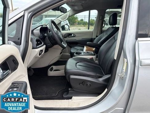Used 2024 Chrysler Pacifica Limited FWD image 10