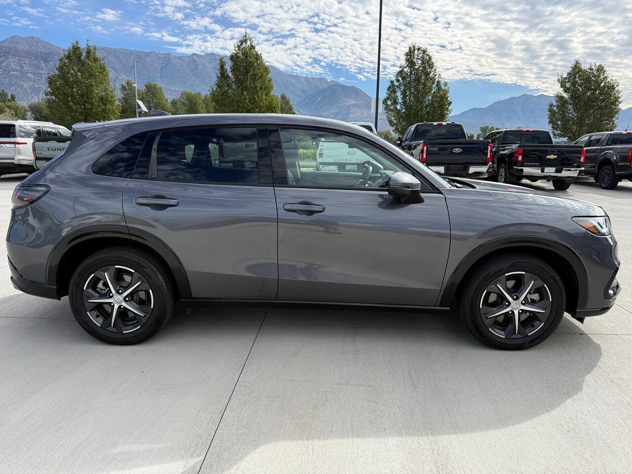 Used 2025 Honda HR-V EX-L image 2