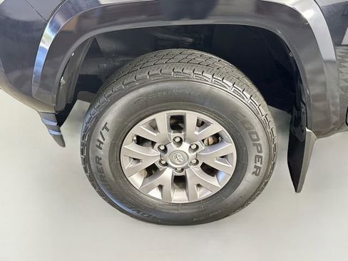 Certified 2019 Toyota Tacoma SR5 AWD/4WD image 4