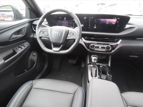 Used 2025 Buick Envista Sport Touring w/ Convenience I Package FWD image 12