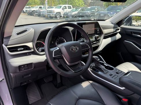 Certified 2024 Toyota Highlander XLE AWD/4WD image 13