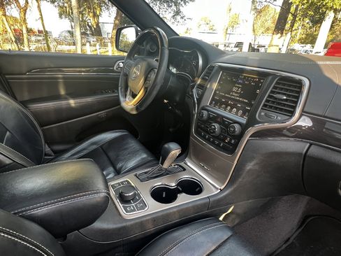 Used 2017 Jeep Grand Cherokee Overland image 48