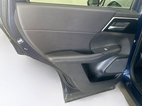 Used 2025 Mitsubishi Outlander SE image 26