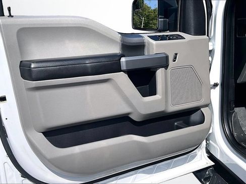 Used 2018 Ford F150 XLT w/ Equipment Group 302A Luxury AWD/4WD image 21