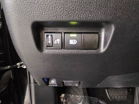Used 2021 Toyota RAV4 LE AWD/4WD image 14