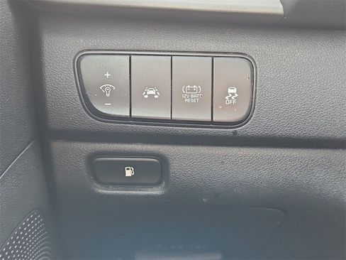 Used 2018 Kia Niro LX image 21