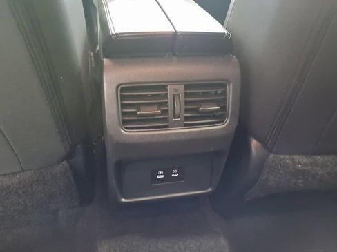 Used 2025 Nissan Rogue SV FWD image 18