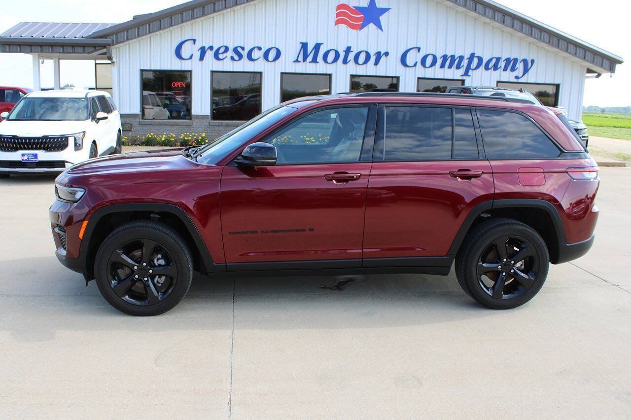 Used 2023 Jeep Grand Cherokee Altitude AWD/4WD image 9