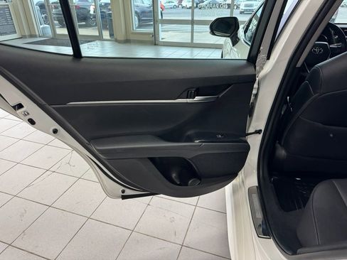 Used 2018 Toyota Camry SE w/ Moonroof Package FWD image 44
