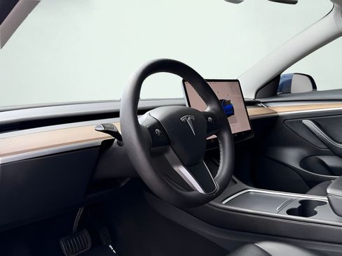 Used 2023 Tesla Model 3 Standard Range RWD image 4