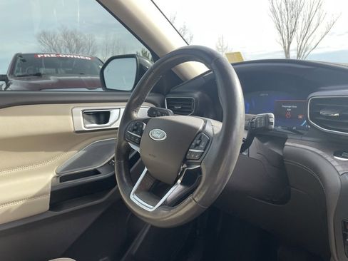 Used 2020 Ford Explorer Platinum w/ Premium Technology Package image 30