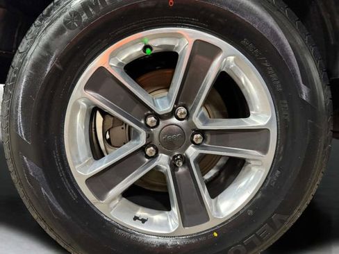 Used 2020 Jeep Wrangler Unlimited Sahara image 34