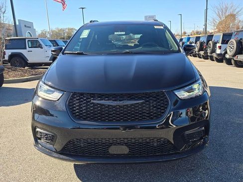 New 2026 Chrysler Pacifica Select w/ S Appearance Package image 15