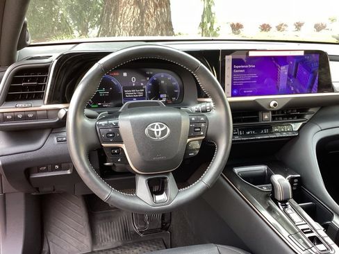 Certified 2025 Toyota Crown Signia w/ Advanced Technology Package AWD/4WD image 12