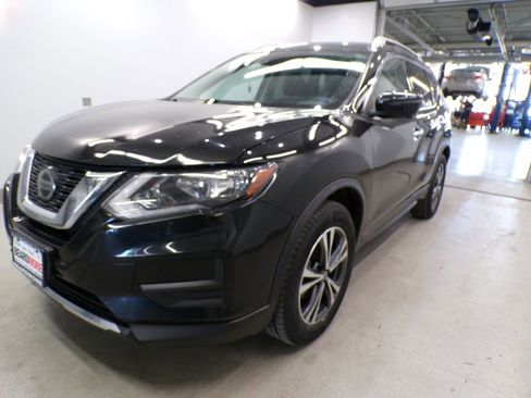 Used 2019 Nissan Rogue SV w/ Premium Package image 1