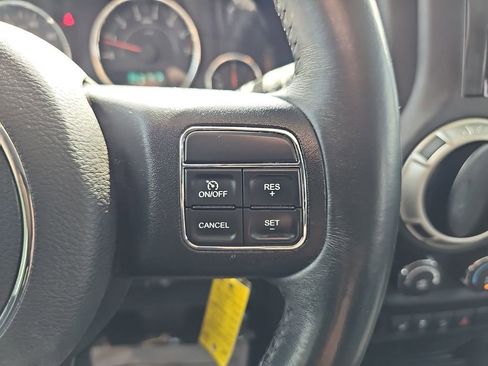 Used 2018 Jeep Wrangler Unlimited Sahara w/ Connectivity Group AWD/4WD image 18