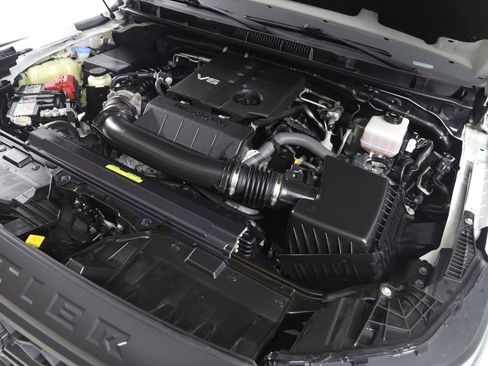 Used 2022 Nissan Frontier PRO-4X w/ Pro-4X Premium Package AWD/4WD image 20