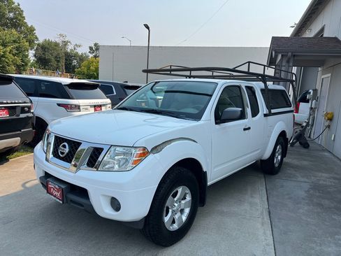 Used 2012 Nissan Frontier SV AWD/4WD image 3