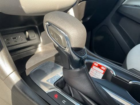 Used 2020 Chevrolet Equinox LT w/ Driver Convenience Package FWD image 25