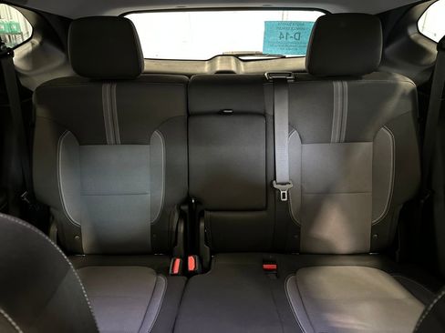 Used 2025 Chevrolet Blazer LT image 32