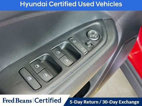 Certified 2023 Hyundai Venue SEL image 11