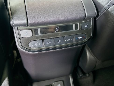 Used 2024 Toyota Highlander Platinum AWD/4WD image 37