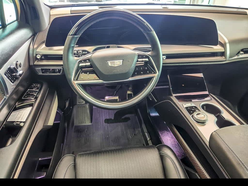 Certified 2026 Cadillac Vistiq Premium Luxury w/ LPO, Floor Liner Package AWD/4WD image 15