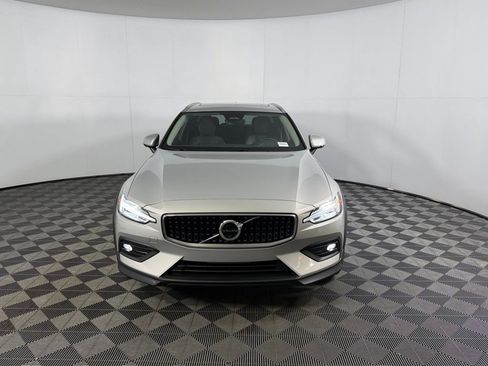 Used 2025 Volvo V60 B5 Cross Country Plus AWD/4WD image 4