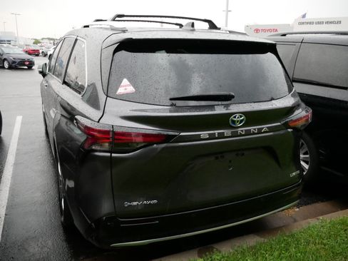 Certified 2025 Toyota Sienna Limited AWD/4WD image 5