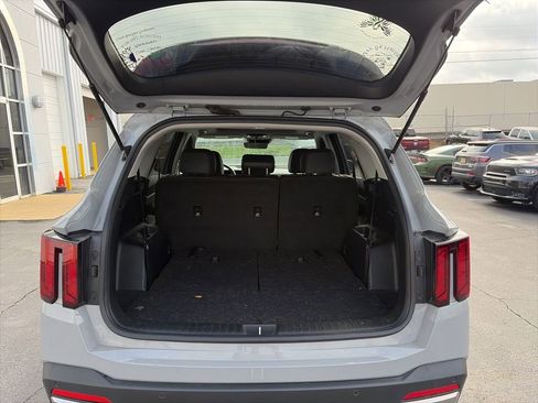 Used 2025 Kia Sorento S w/ Panoramic Sunroof Package image 10