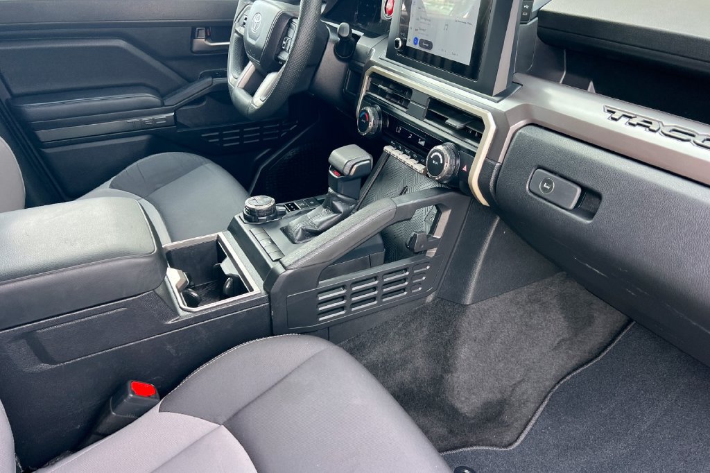 Certified 2025 Toyota Tacoma TRD Off-Road AWD/4WD image 19