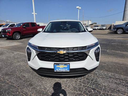 New 2026 Chevrolet Trax LS w/ LS Convenience Package FWD image 8