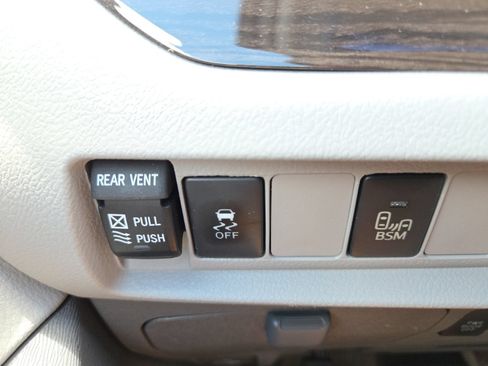 Used 2017 Toyota Sienna XLE FWD image 26