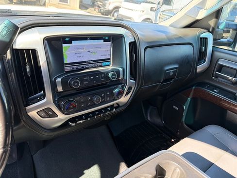 Used 2019 GMC Sierra 2500 SLT w/ Duramax Plus Package AWD/4WD image 19