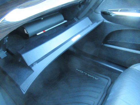 Used 2015 Toyota Avalon XLE Premium image 31