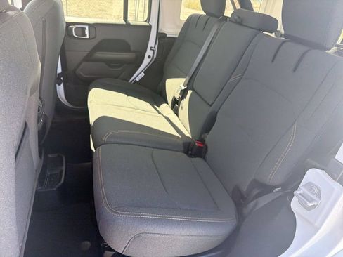 Used 2025 Jeep Wrangler Unlimited Sahara AWD/4WD image 23