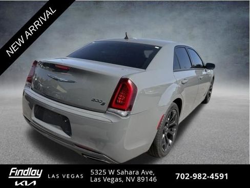 Used 2019 Chrysler 300 S RWD image 6