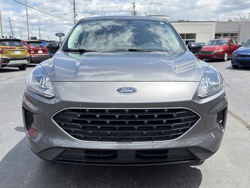 Used 2022 Ford Escape SE w/ SE Sport Appearance Package AWD/4WD image 6