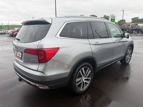 Used 2017 Honda Pilot Touring image 5