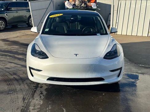 Used 2021 Tesla Model 3 Standard Range Plus image 2