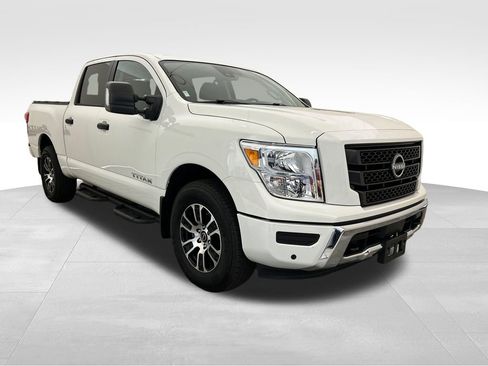 Used 2024 Nissan Titan SV w/ SV Convenience Package AWD/4WD image 9