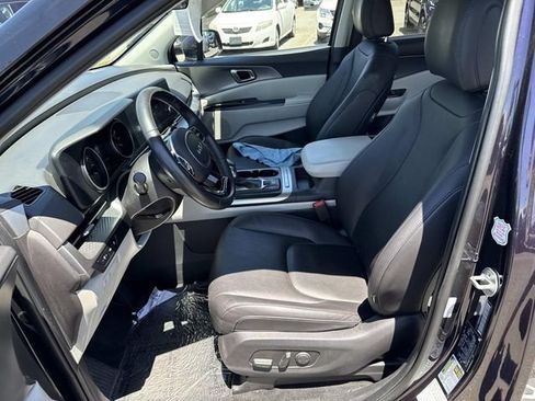 Used 2024 Kia Carnival LX FWD image 14