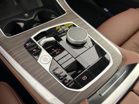 Used 2026 BMW X5 xDrive40i w/ Climate Comfort Package image 19