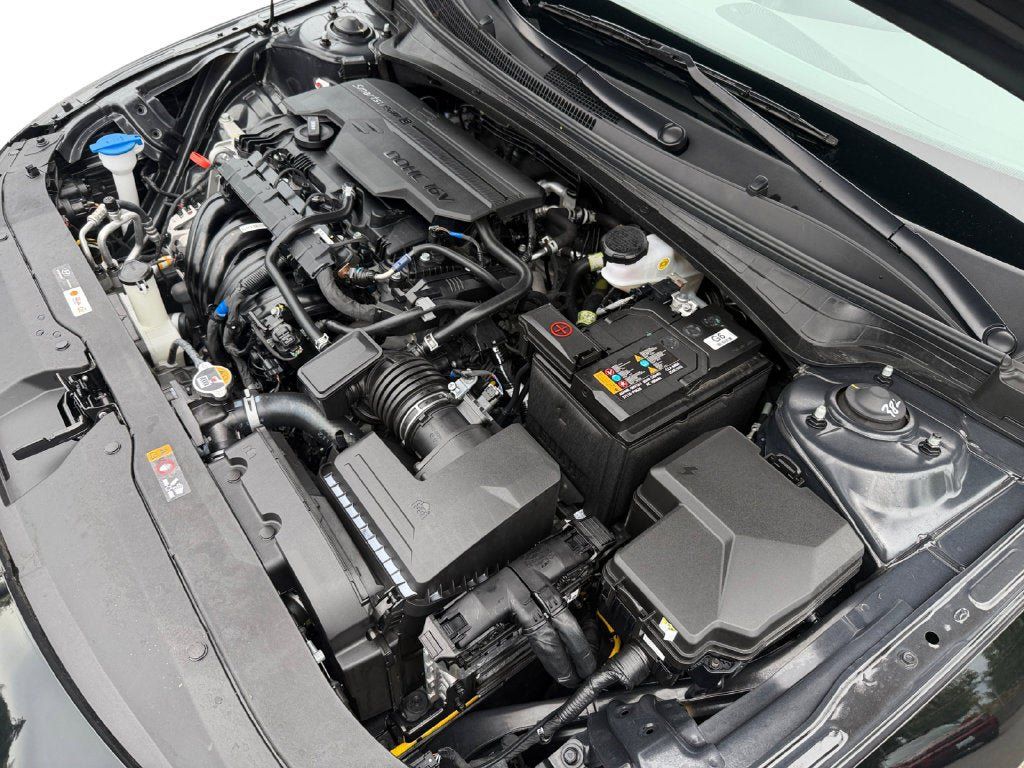 Used 2024 Hyundai Elantra SEL FWD image 31