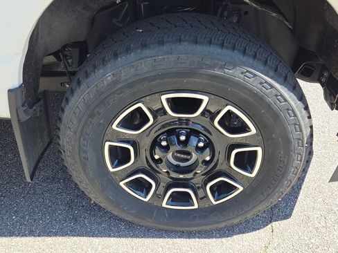 Used 2025 Ford F250 Platinum w/ FX4 Off-Road Package AWD/4WD image 16