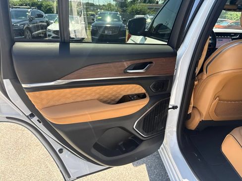 Used 2022 Jeep Grand Cherokee Summit AWD/4WD image 18