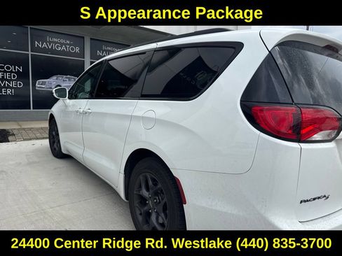 Used 2019 Chrysler Pacifica Limited w/ S Appearance Package FWD image 12