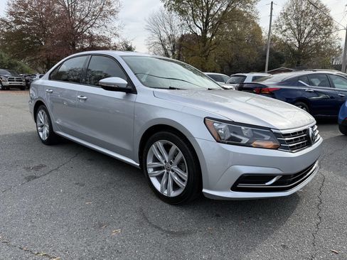 Used 2019 Volkswagen Passat 2.0T Wolfsburg image 3